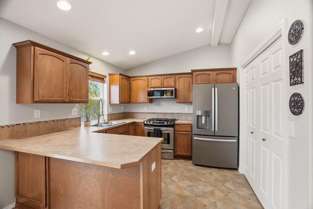 418 E Parker Dr, Colbert, WA 99005