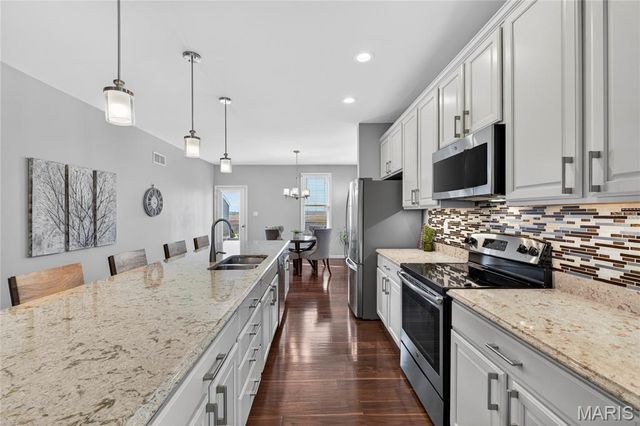 3548 Shire Lane, St Charles, MO 63301