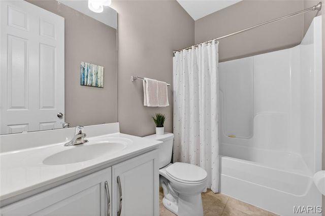 3548 Shire Lane, St Charles, MO 63301