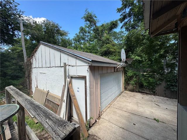 1812 E 135th Street, Grandview, MO 64030
