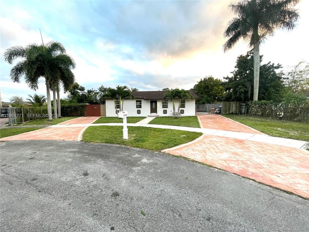 1666 SW 3rd Ct, Homestead, FL 33030