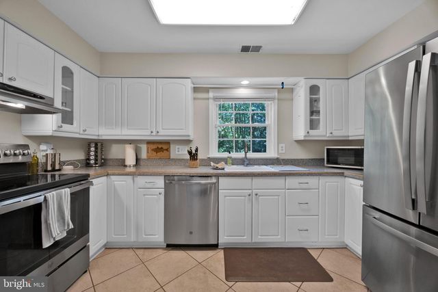 2465 WINDBREAK DR, Alexandria, VA 22306