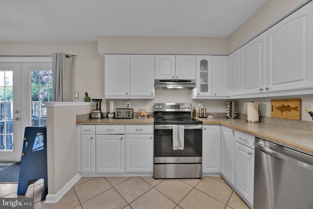 2465 WINDBREAK DR, Alexandria, VA 22306