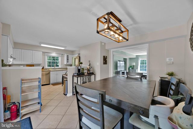 2465 WINDBREAK DR, Alexandria, VA 22306