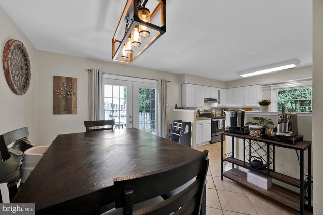 2465 WINDBREAK DR, Alexandria, VA 22306