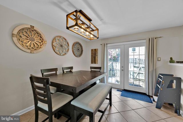 2465 WINDBREAK DR, Alexandria, VA 22306