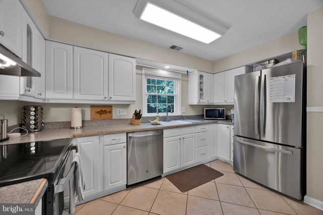 2465 WINDBREAK DR, Alexandria, VA 22306