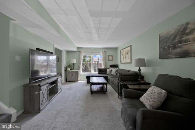 2465 WINDBREAK DR, Alexandria, VA 22306