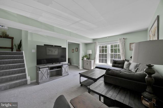 2465 WINDBREAK DR, Alexandria, VA 22306