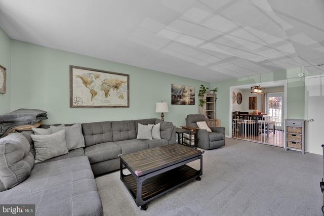 2465 WINDBREAK DR, Alexandria, VA 22306