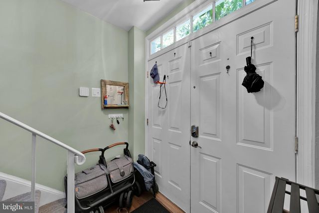 2465 WINDBREAK DR, Alexandria, VA 22306