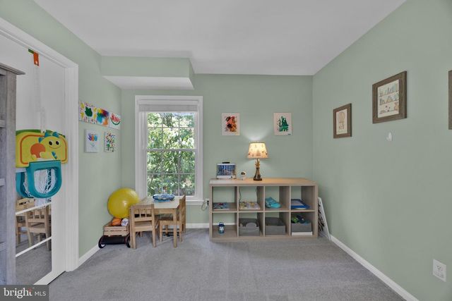 2465 WINDBREAK DR, Alexandria, VA 22306