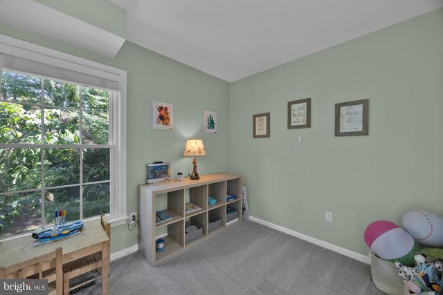 2465 WINDBREAK DR, Alexandria, VA 22306