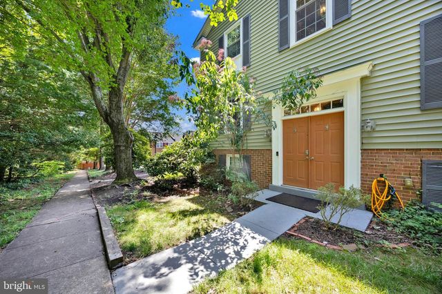 2465 WINDBREAK DR, Alexandria, VA 22306