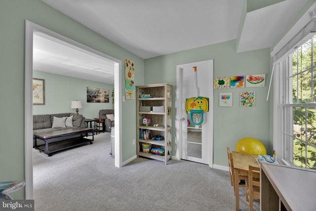 2465 WINDBREAK DR, Alexandria, VA 22306