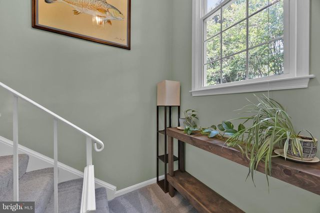 2465 WINDBREAK DR, Alexandria, VA 22306