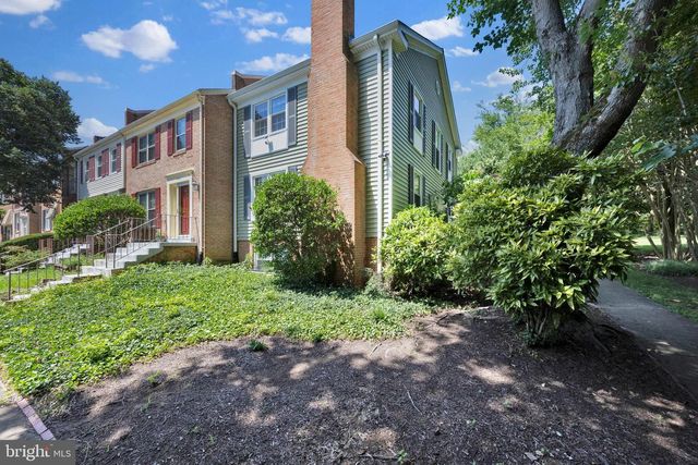 2465 WINDBREAK DR, Alexandria, VA 22306
