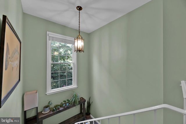 2465 WINDBREAK DR, Alexandria, VA 22306