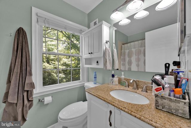 2465 WINDBREAK DR, Alexandria, VA 22306