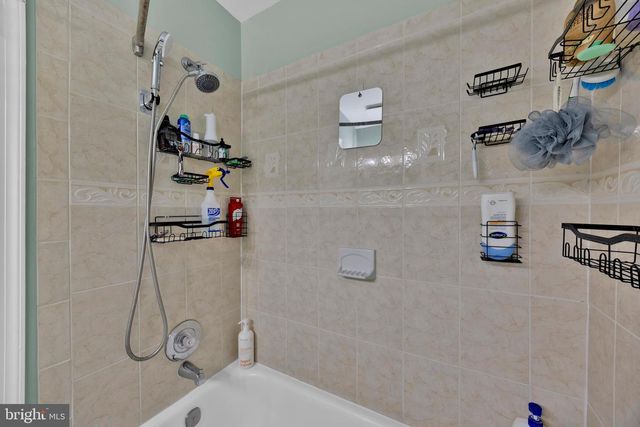 2465 WINDBREAK DR, Alexandria, VA 22306