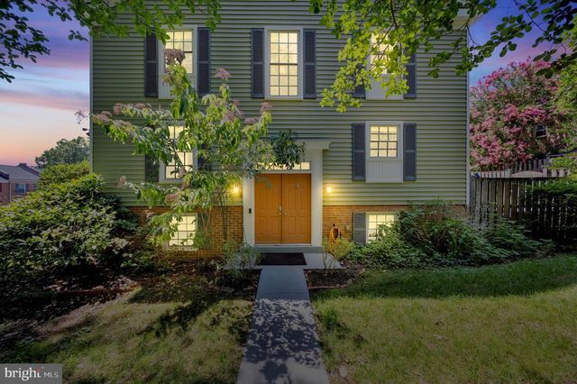 2465 WINDBREAK DR, Alexandria, VA 22306