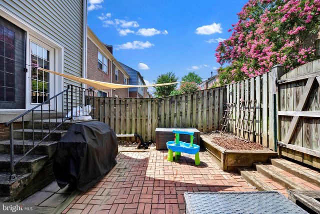2465 WINDBREAK DR, Alexandria, VA 22306