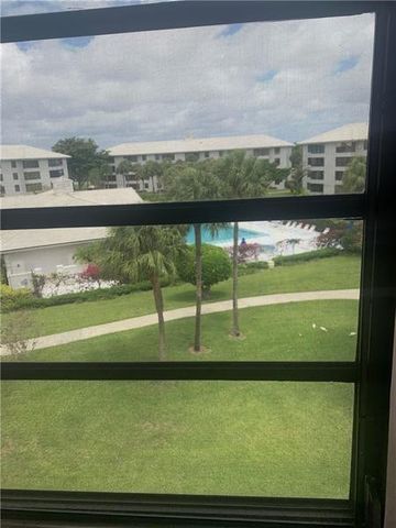 3635 Whitehall Drive 405, West Palm Beach, FL 33401