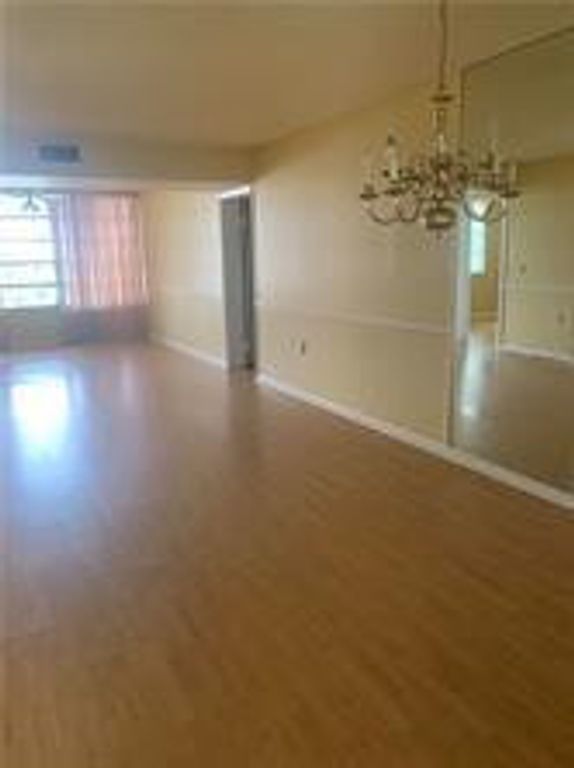 3635 Whitehall Drive 405, West Palm Beach, FL 33401