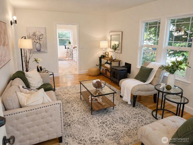5304 NE 193rd Street, Lake Forest Park, WA 98155
