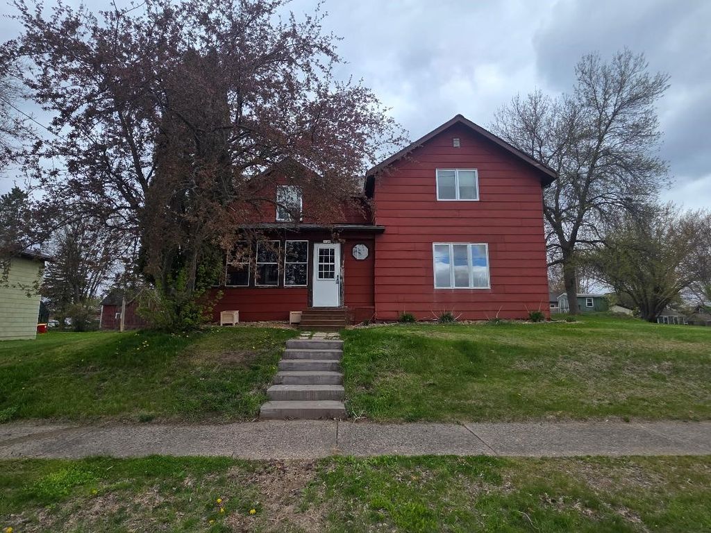 Image 4 of property listing at 1120 Foster Street, Cumberland, WI 54829