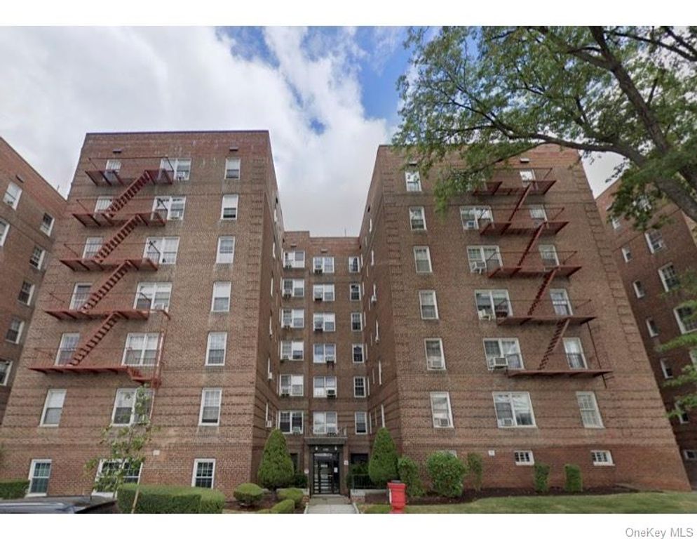 63-85 Woodhaven Blvd 1A2, Rego Park, NY 11374