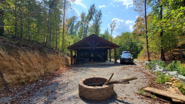 570 Beasley Hollow Rd, Linden, TN 37096