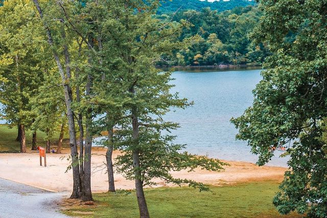 570 Beasley Hollow Rd, Linden, TN 37096