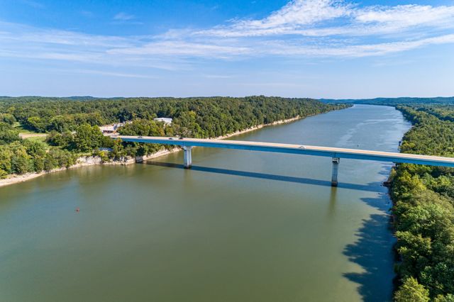 570 Beasley Hollow Rd, Linden, TN 37096