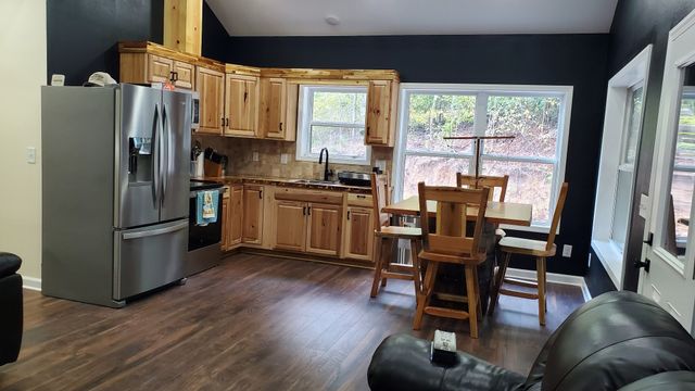 570 Beasley Hollow Rd, Linden, TN 37096