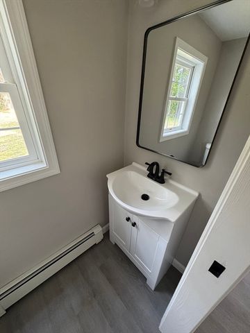 8 Garden St, Auburn, MA 01501