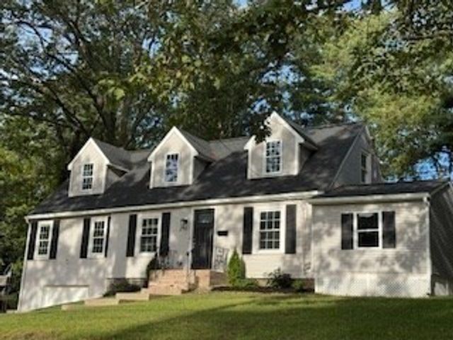 8 Garden St, Auburn, MA 01501
