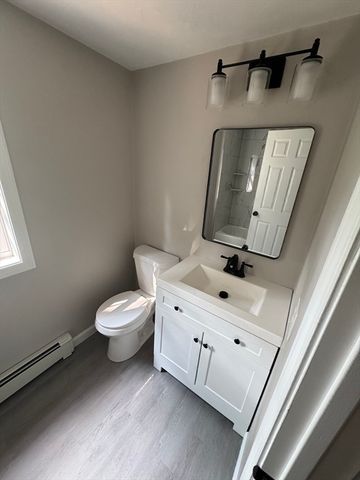 8 Garden St, Auburn, MA 01501