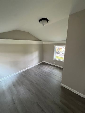 8 Garden St, Auburn, MA 01501