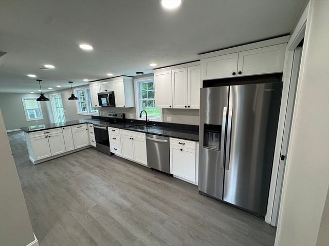 8 Garden St, Auburn, MA 01501