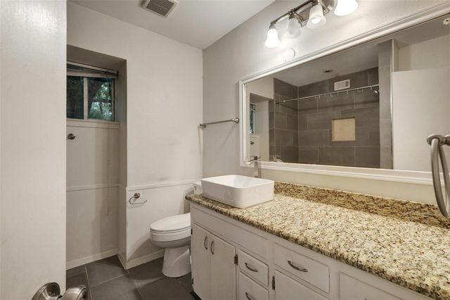 1302 E Saint Johns Ave A, Austin, TX 78752