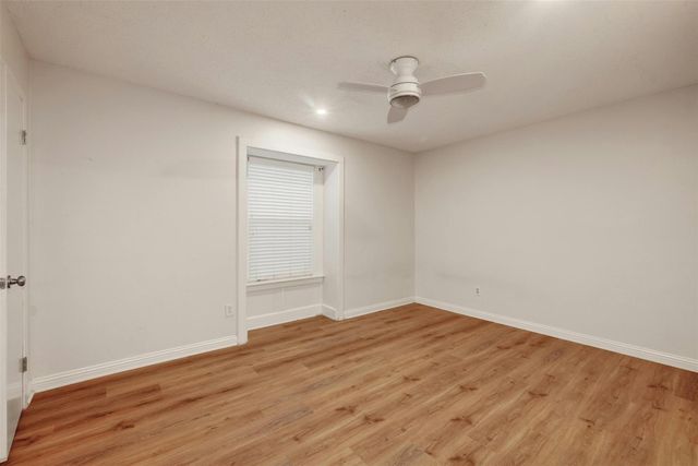 1302 E Saint Johns Ave A, Austin, TX 78752