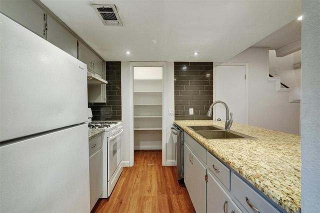 1302 E Saint Johns Ave A, Austin, TX 78752