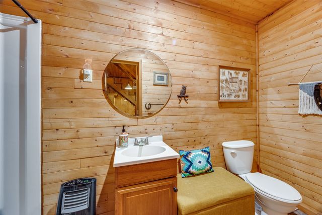 757 Private Road 192, Denison, TX 75021