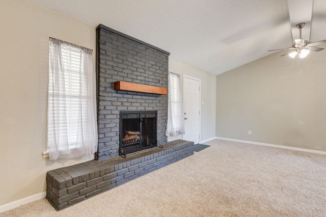 8107 Knoxville Avenue, Lubbock, TX 79423