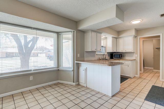 8107 Knoxville Avenue, Lubbock, TX 79423