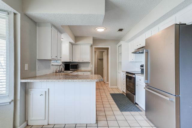 8107 Knoxville Avenue, Lubbock, TX 79423