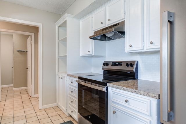 8107 Knoxville Avenue, Lubbock, TX 79423