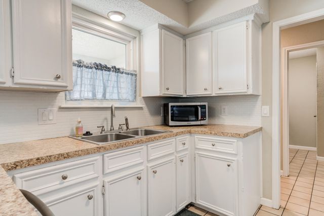 8107 Knoxville Avenue, Lubbock, TX 79423