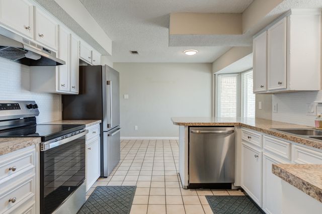 8107 Knoxville Avenue, Lubbock, TX 79423